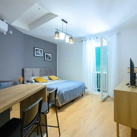 Apartment Vera With Sea View And Old Town View *