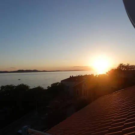 Апартаменти Vera With Sea View And Old Town View *