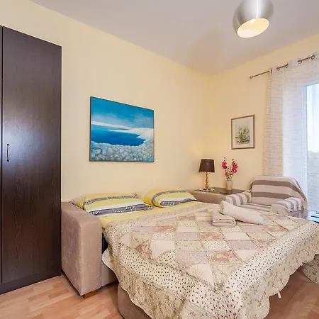 Vera With Sea View And Old Town View