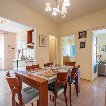 Apartment Vera With Sea View And Old Town View Zadar
