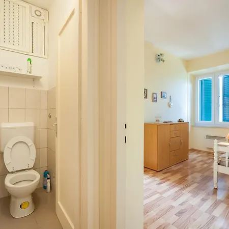 Apartment Vera With Sea View And Old Town View