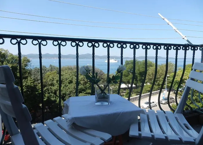 Vera With Sea View And Old Town View