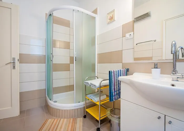 Vera With Sea View And Old Town View Zadar