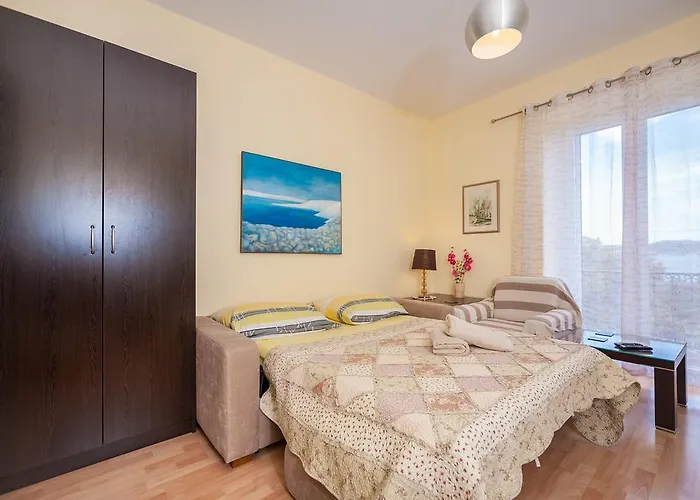 Vera With Sea View And Old Town View