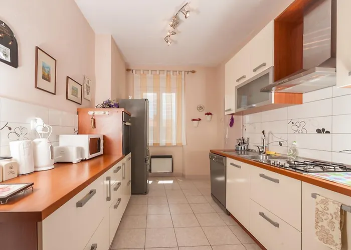 Apartment Vera With Sea View And Old Town View